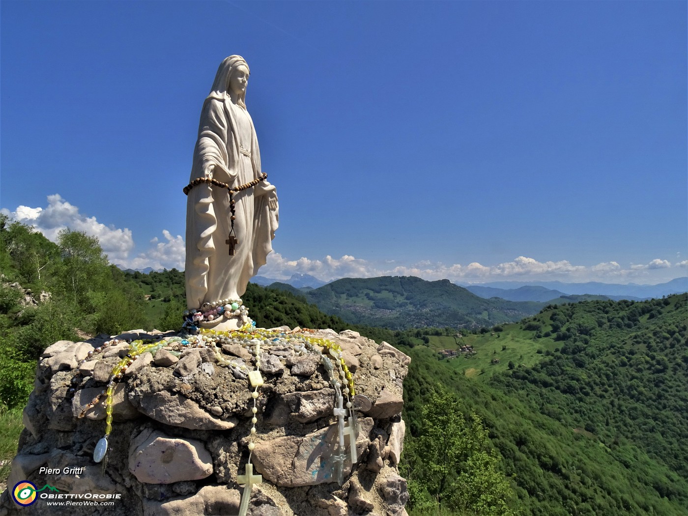 37 Madonnina del Costone  (1195 m) con vista verso Salmezza e Cornagera-Poieto.JPG